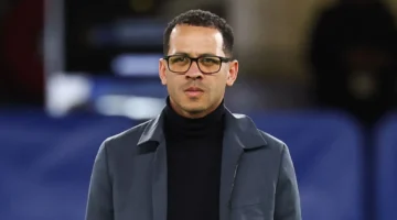 تشيلسي يحسم موقفه من ليام روزينيور بعد سلسلة هزائم استمرت أربع مباريات